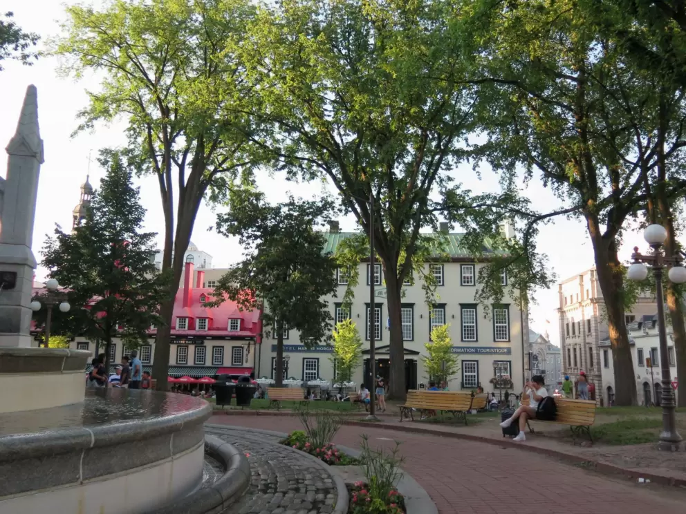 Place d'Armes is a lovely park with a fountain in the middle, on Rue Saint Louis.