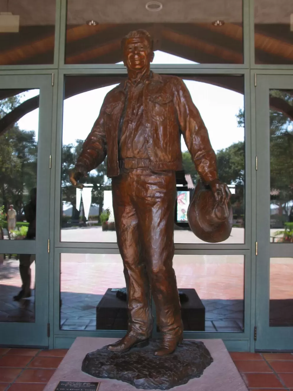 Statue of Ronald Reagan, at the entrance. 