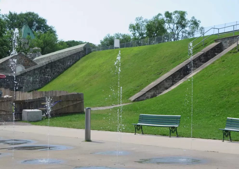 Splash fountain at Esplanade Park, with the fortifications behind. 