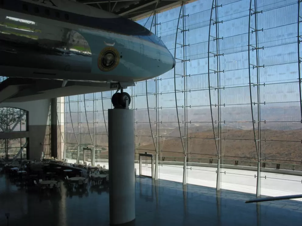 Impressive room with a wall of windows, where Air Force One is displayed. 