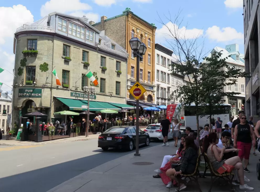 Corner of Rue Saint-Jean, where its name changes to C&ocirc;te de la Fabrique.
