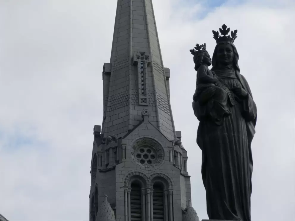 Saint Anne and her child, Mary, atop the fountain. Their crowns are a circle of maple leaves. 