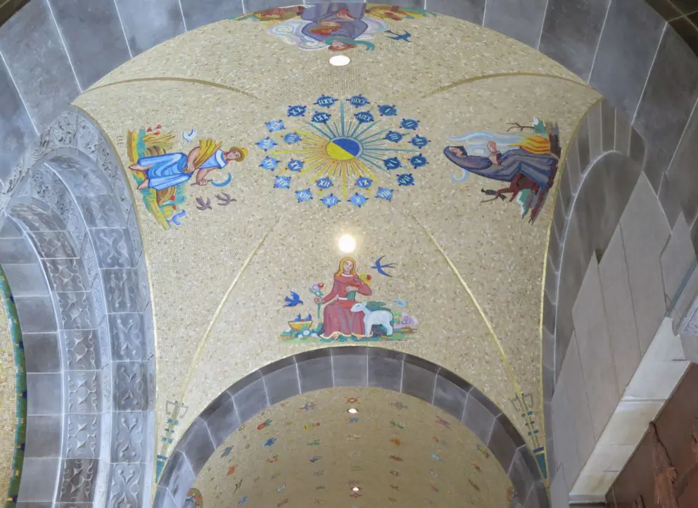 The ceiling in the foyer is enchanting.