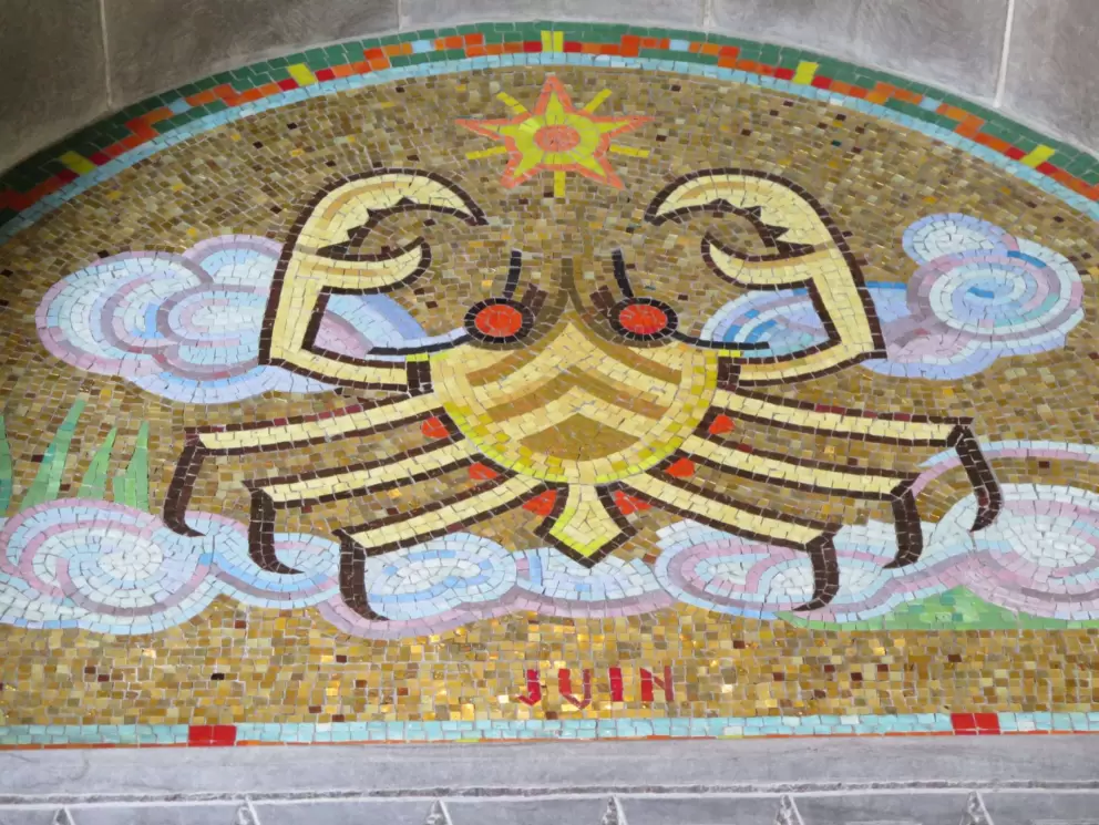 Juin, or the month of June. Crab mosaic.