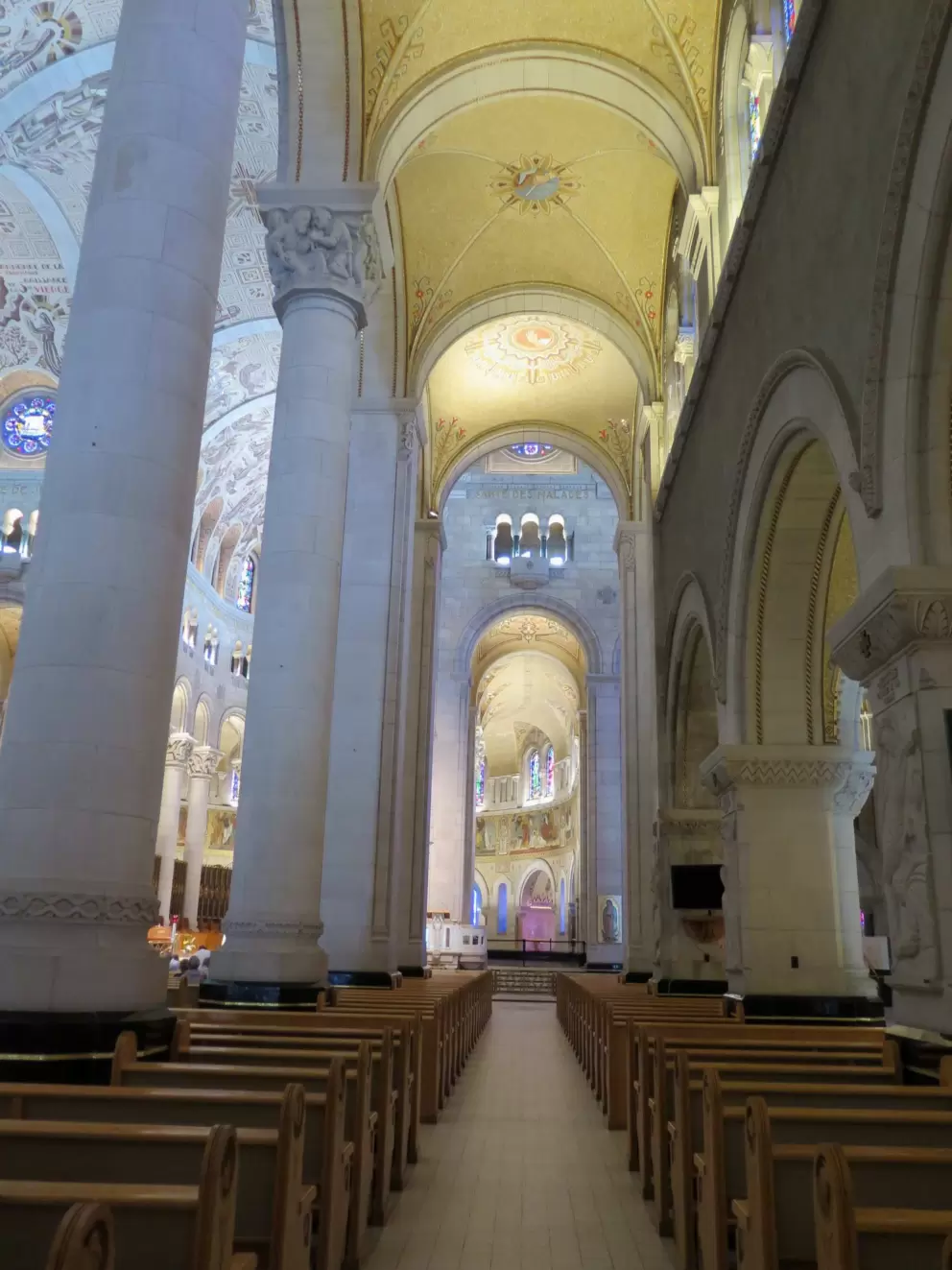 Side alcove.