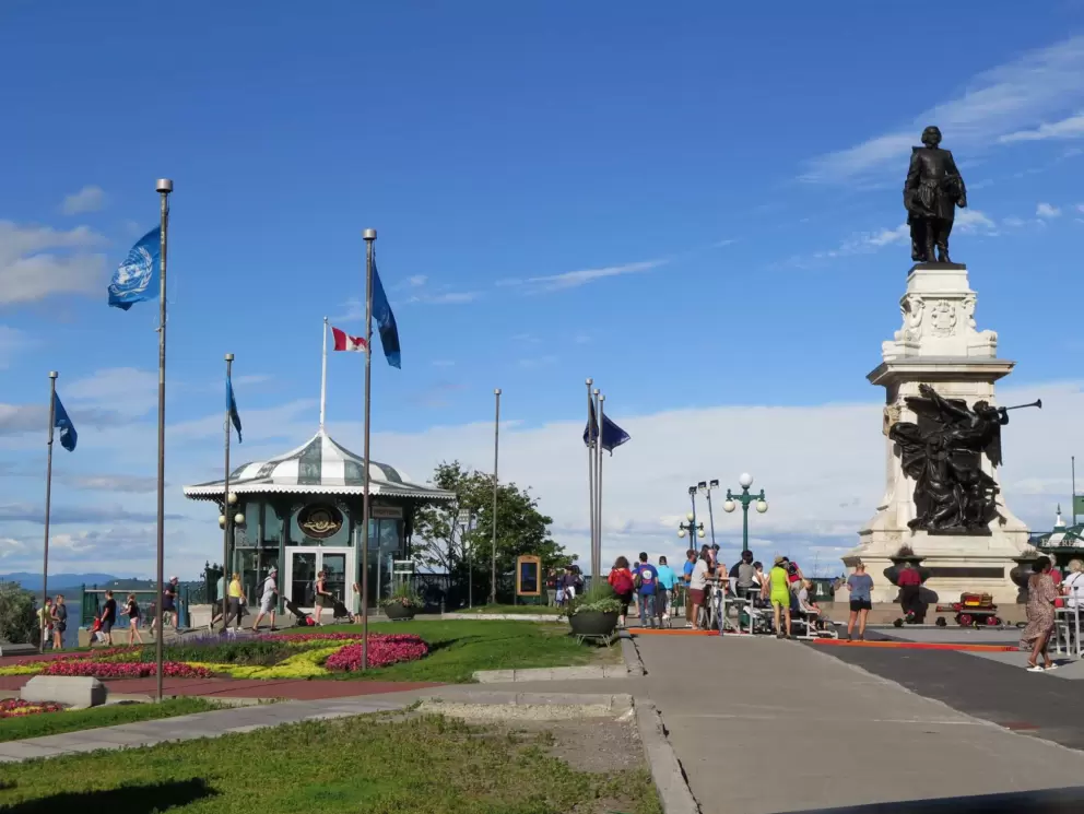 Monument Samuel De Champlain, flags, and kiosk. 