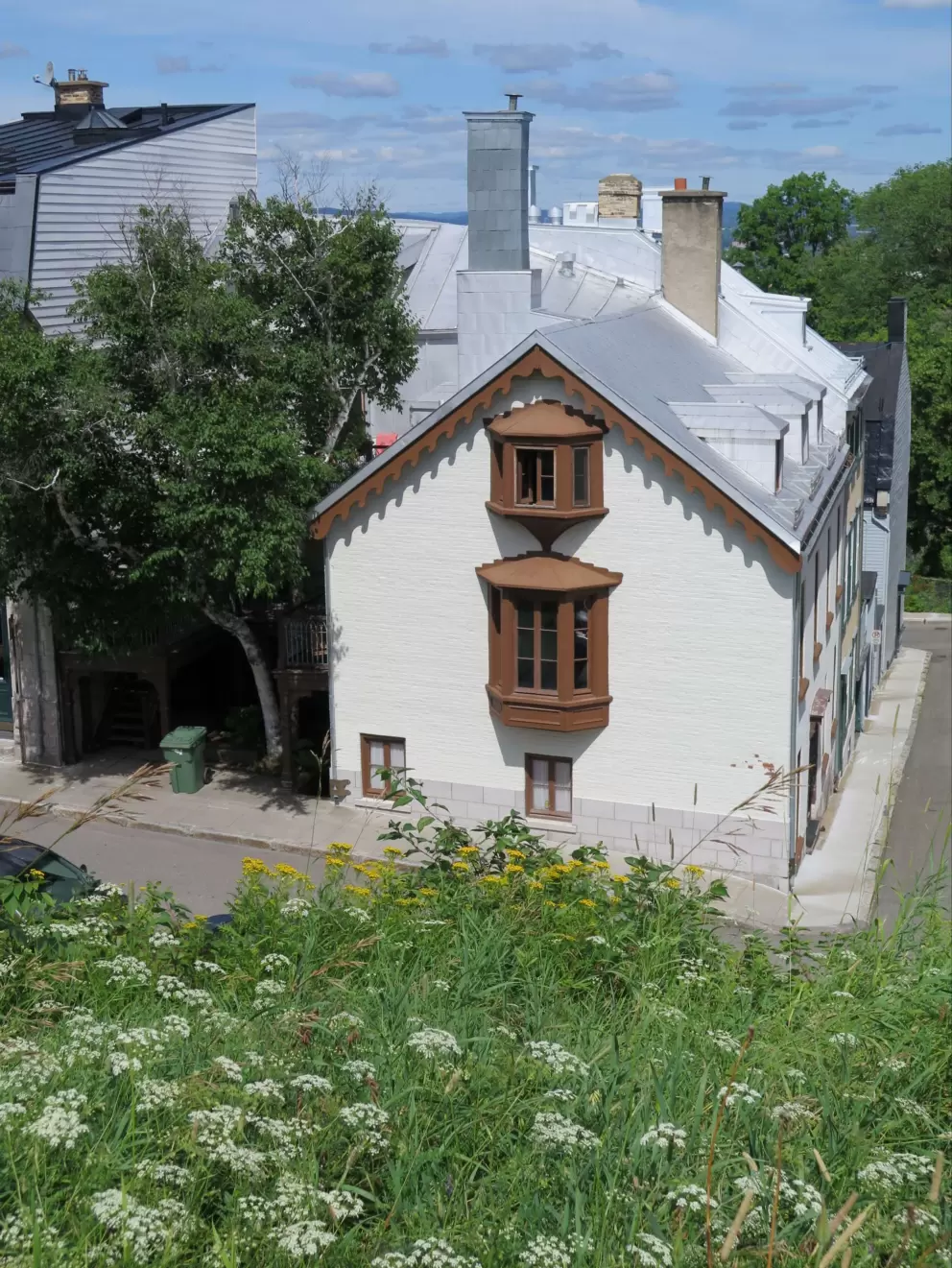 Adorable house, as seen on the path that leads to the citadel.
