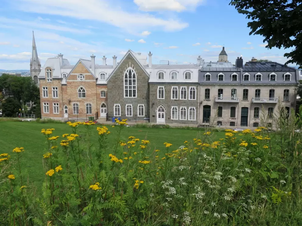 Views of rowhouses along the path.