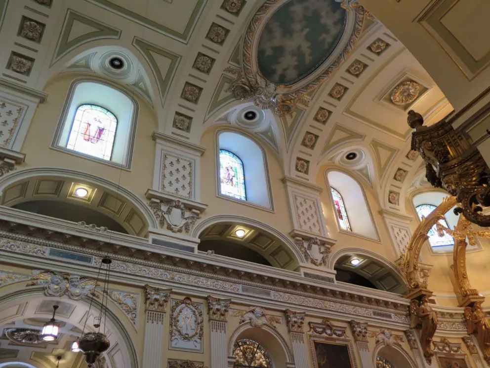Windows in alcoves.