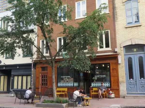 Cantook, a cozy coffee shop.