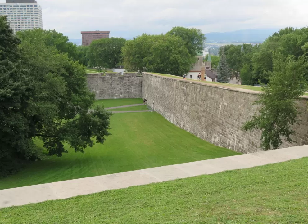 The walls are tall!