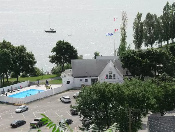 Quebec Yacht Club, as seen from the park. 
