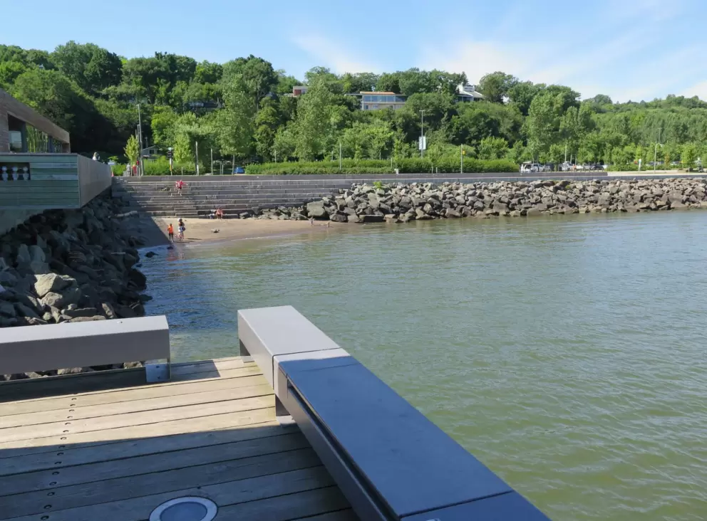 Looking back toward the beach, from the wharf. 