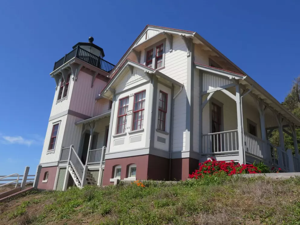The lighthouse is beautiful. 