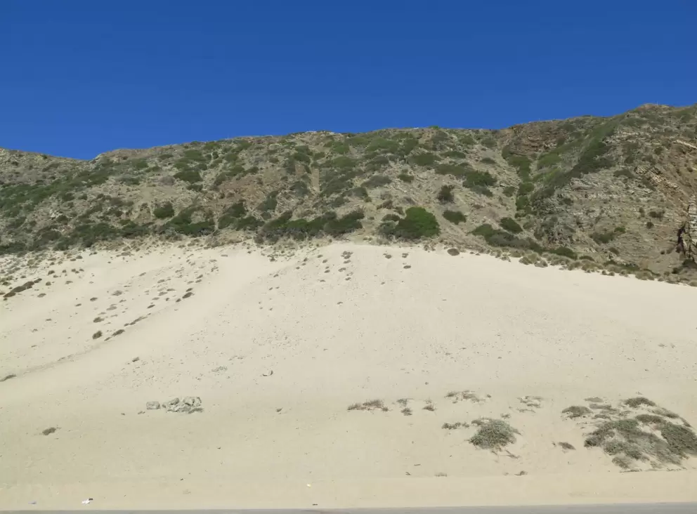 The huge sand dune beside the highway. 