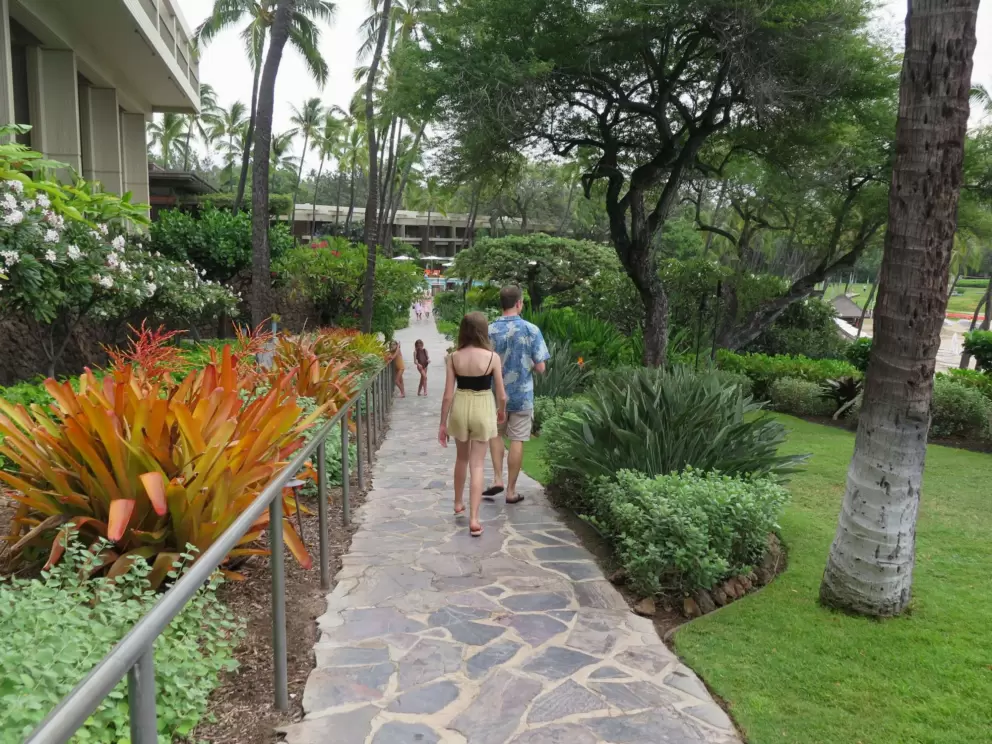 Walking down from the hotel lobby to the beach. 