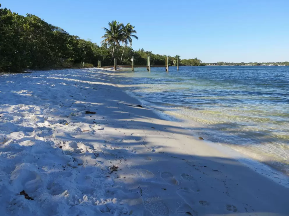 This little beach looks like paradise!