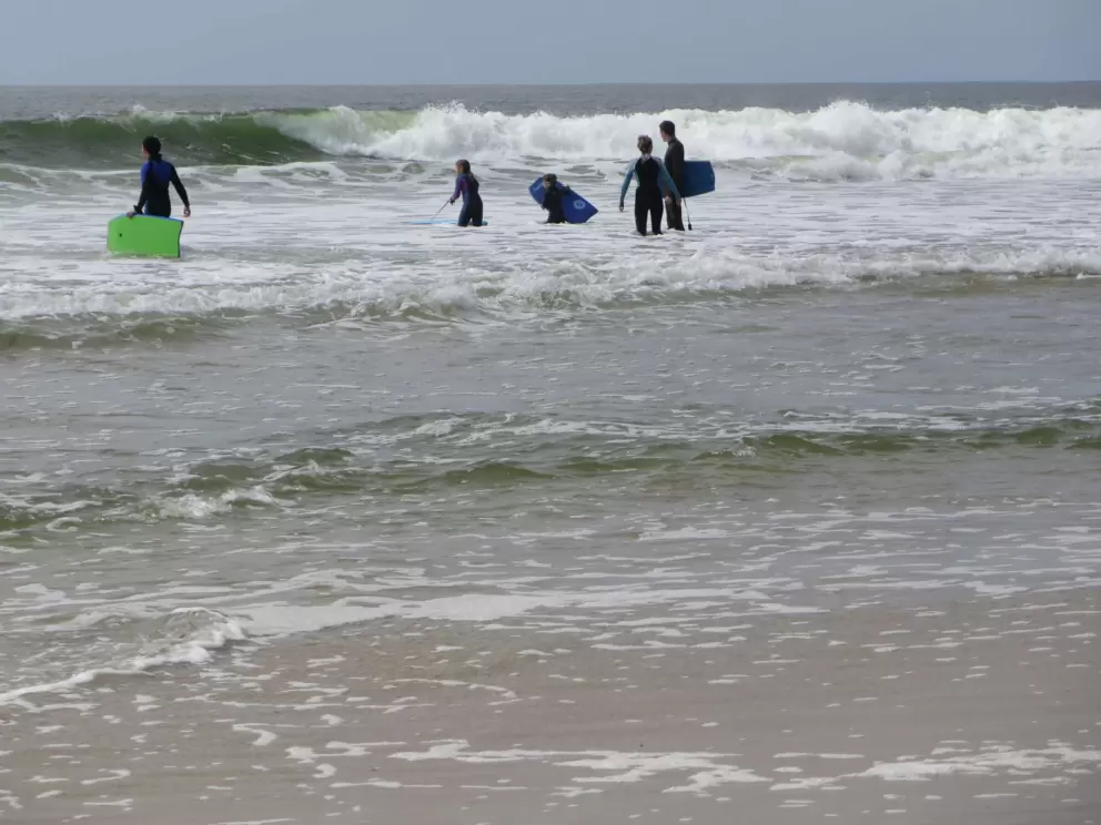 Kids with bodyboards. 