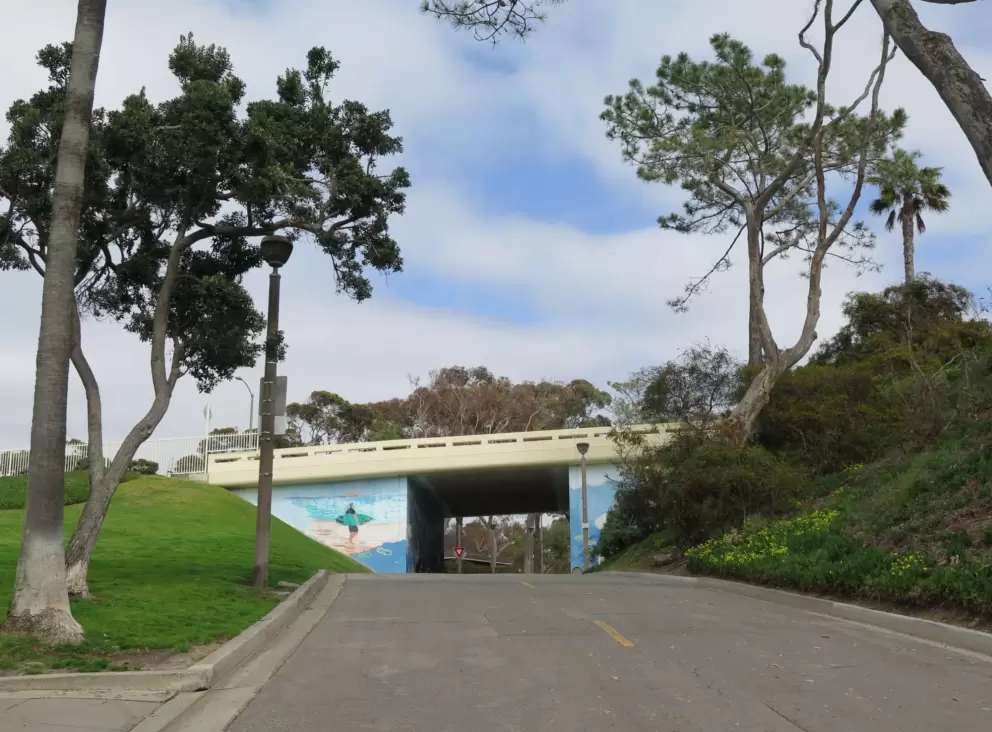 The cool tunnel to get back to the parking lot. 