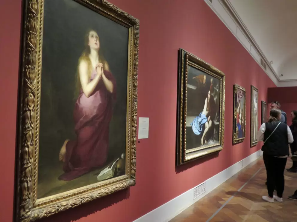 Paintings with light and shadow. 