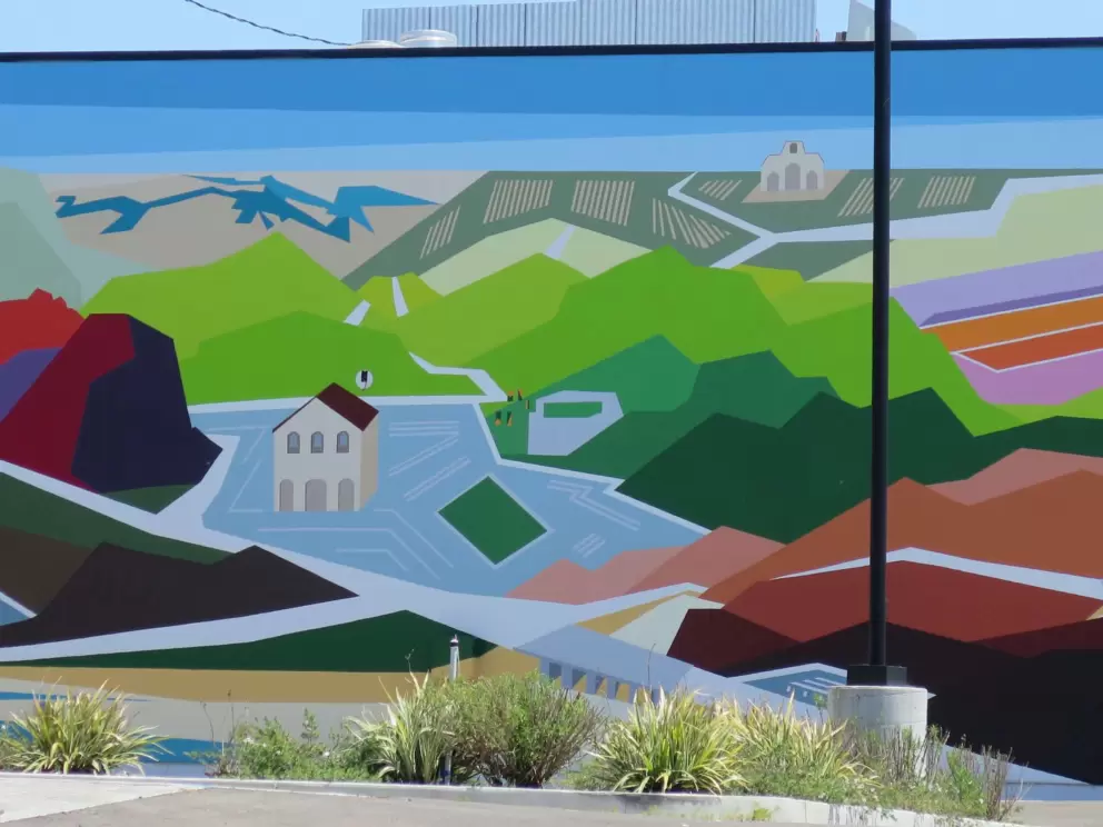 I love this colorful mural near the parking lot for Taste Craft Eatery. 