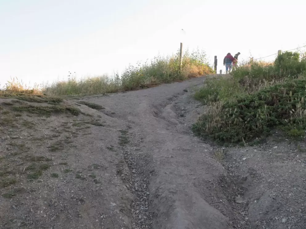 The steep path. 
