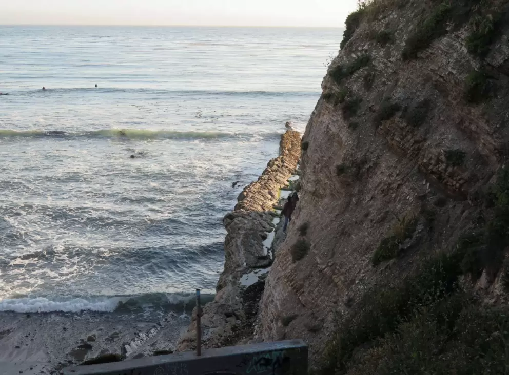 Tide pools at the beach below- take the dirt path. It is too steep for most people to get down at the end. 