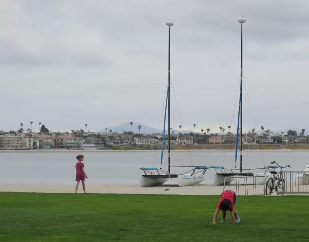 Kids playing on the lawn in front of Moray's in Catamaran Resort Hotel. 