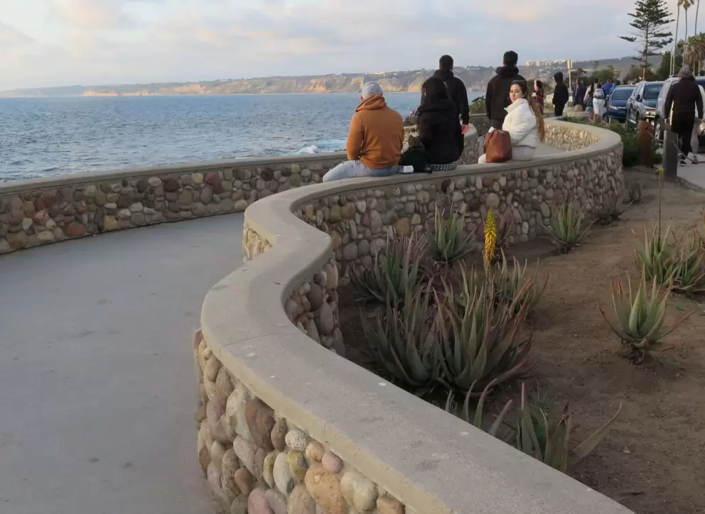 A beautiful stone wall where you can watch the sunset. 