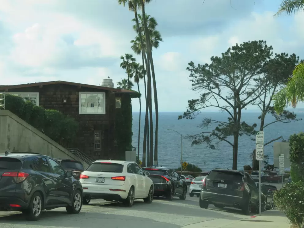 A long line of cars waiting for parking.