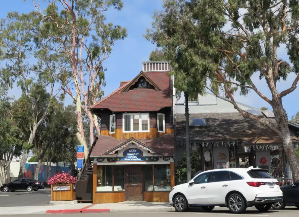 Cute architecture on Forest Ave. 