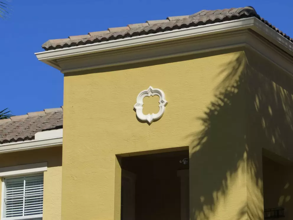 I like the architectural details in the Botanica neighborhood. 