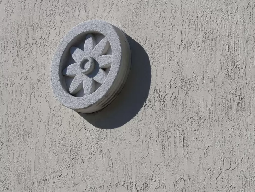 I love these details on the exterior walls, resembling wax seals or stamps. 
