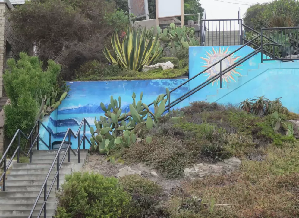 Mural by stairs down to the beach. 