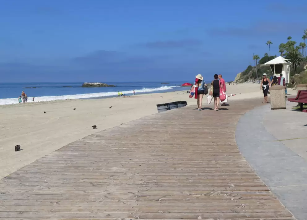 The boardwalk is pleasant to stroll along. 