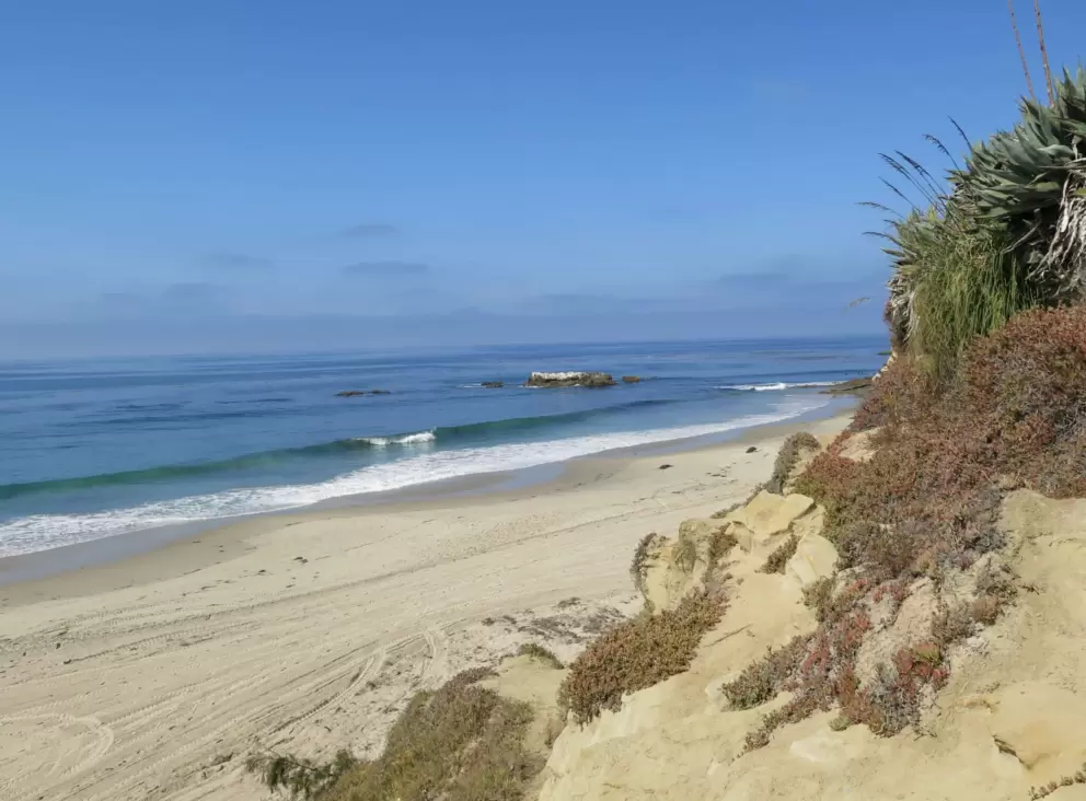 Cliffs at Main Beach. 