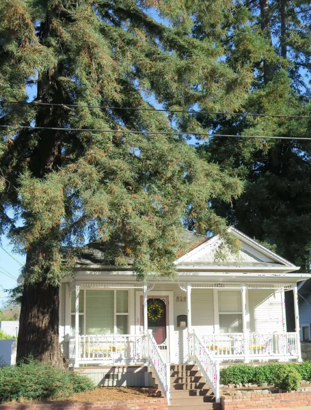 It feels like you're in Northern California when you're on Leff Street. 