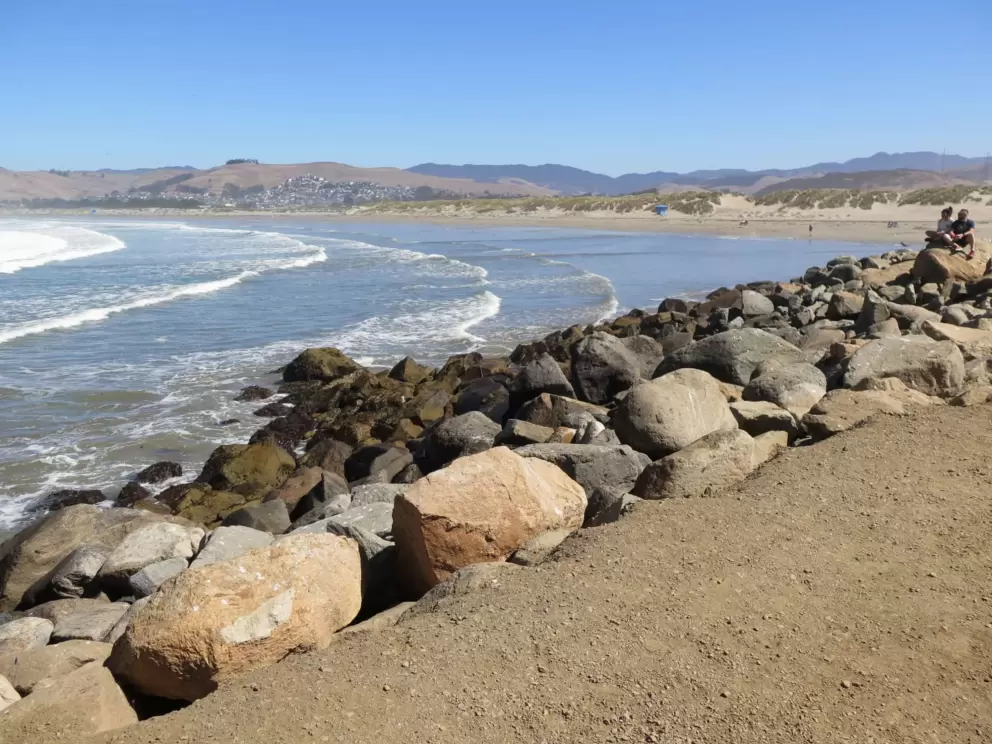 Sitting on the rocks watching the surfers. 