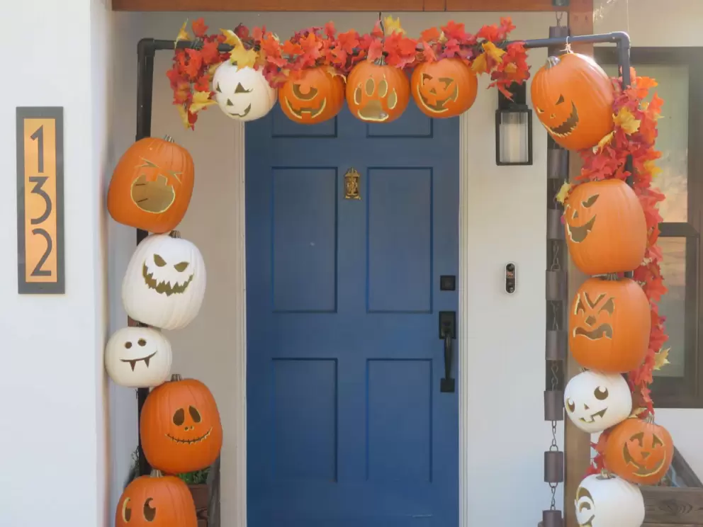 House with blue door and jack-o-lanterns for Halloween. 