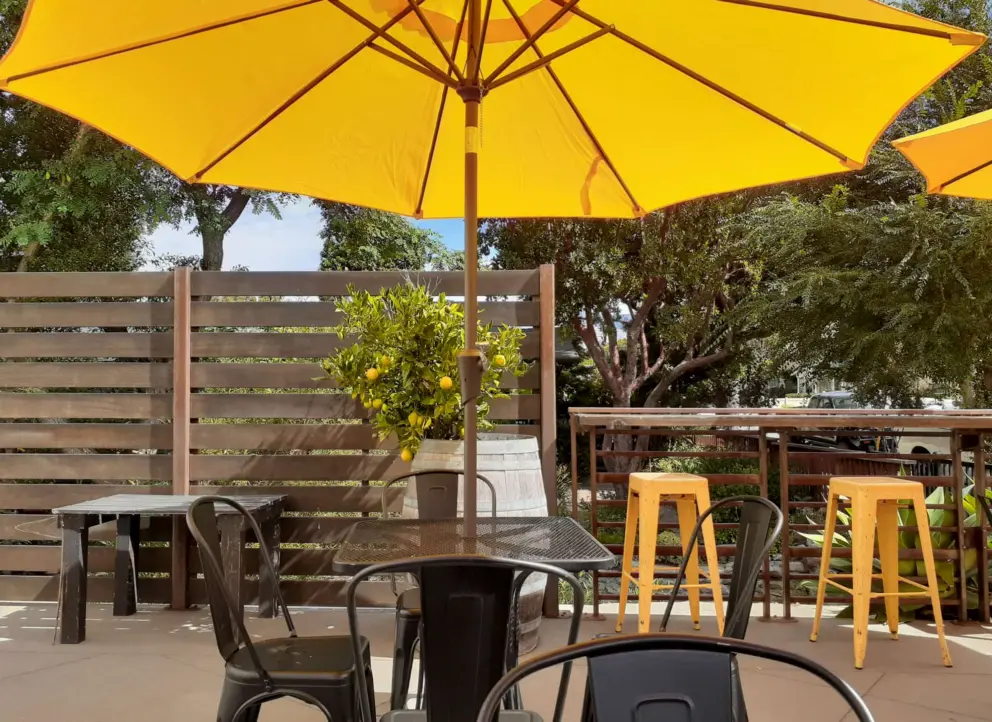 Lincoln Deli is a pleasant place to sit. 