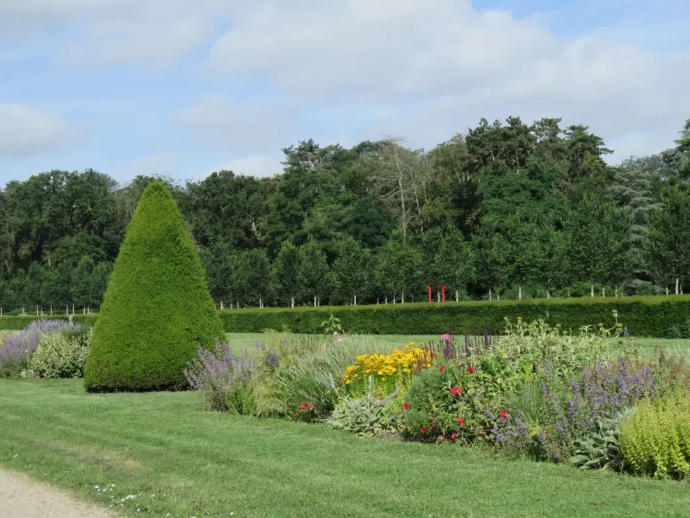 Flower beds leading up to the chateau. 