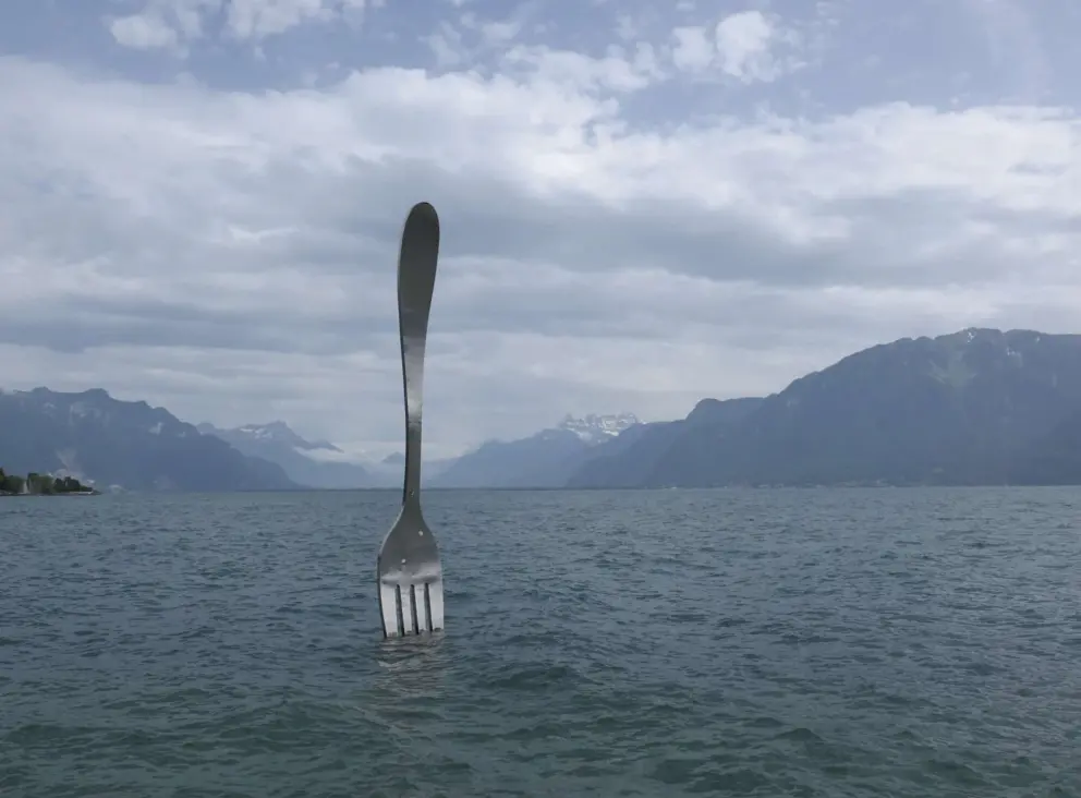 The Fork is battered by the elements, but stays in place!