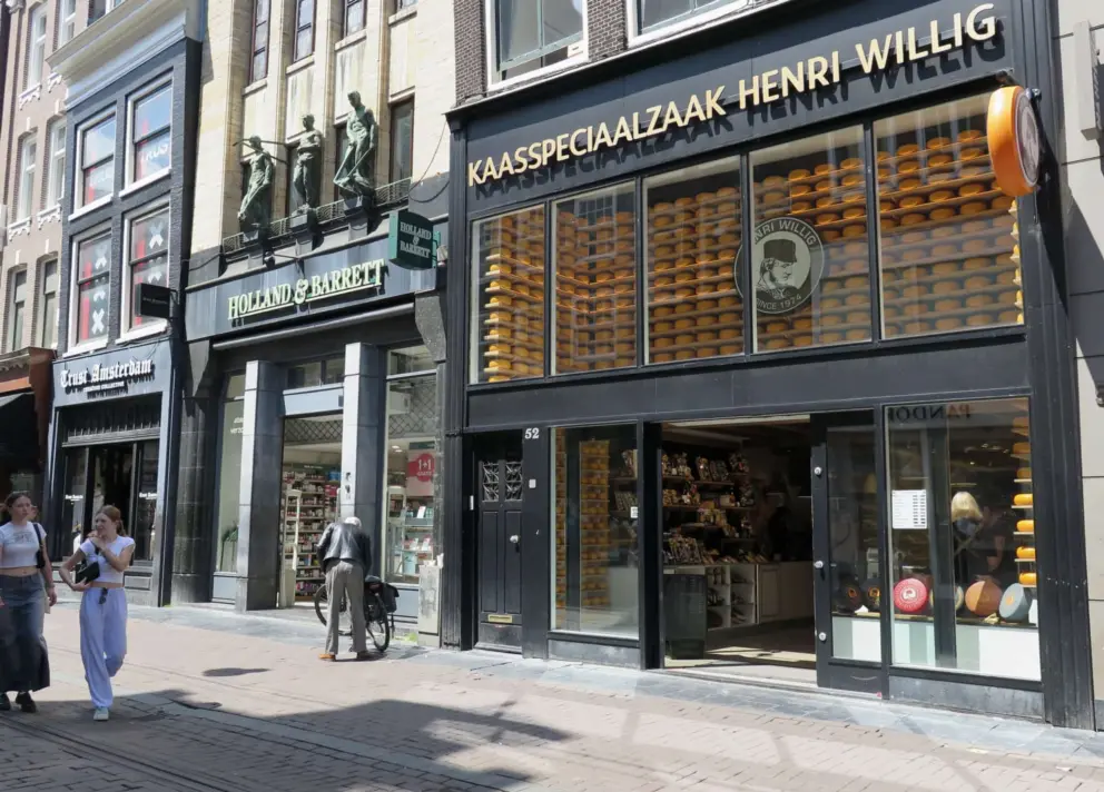 The shopping street, Leidsestraat. 