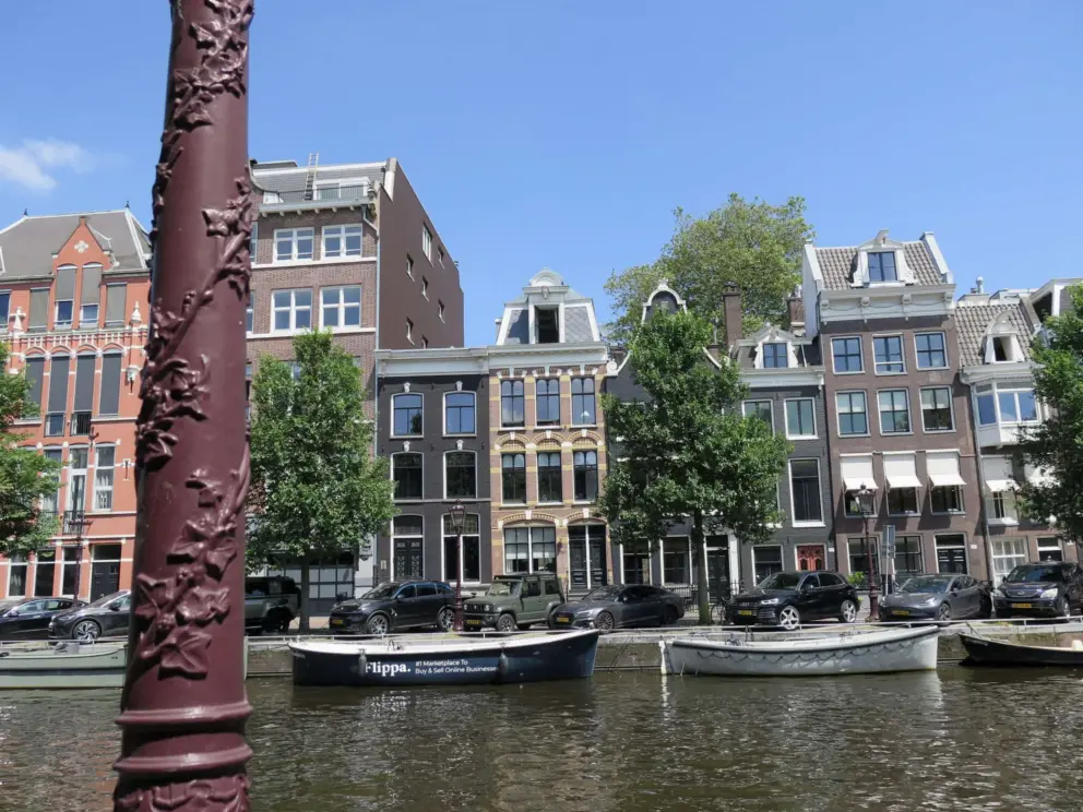 Details on a lamppost, and beautiful rowhouses across the canal. 