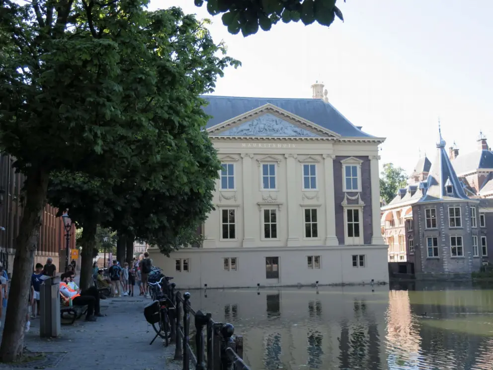 Back of Maurithuis on the water. 