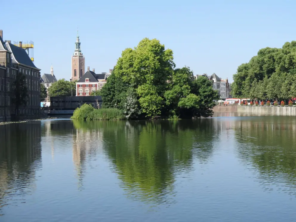 The little island in the middle of Hofhijver Lake. 