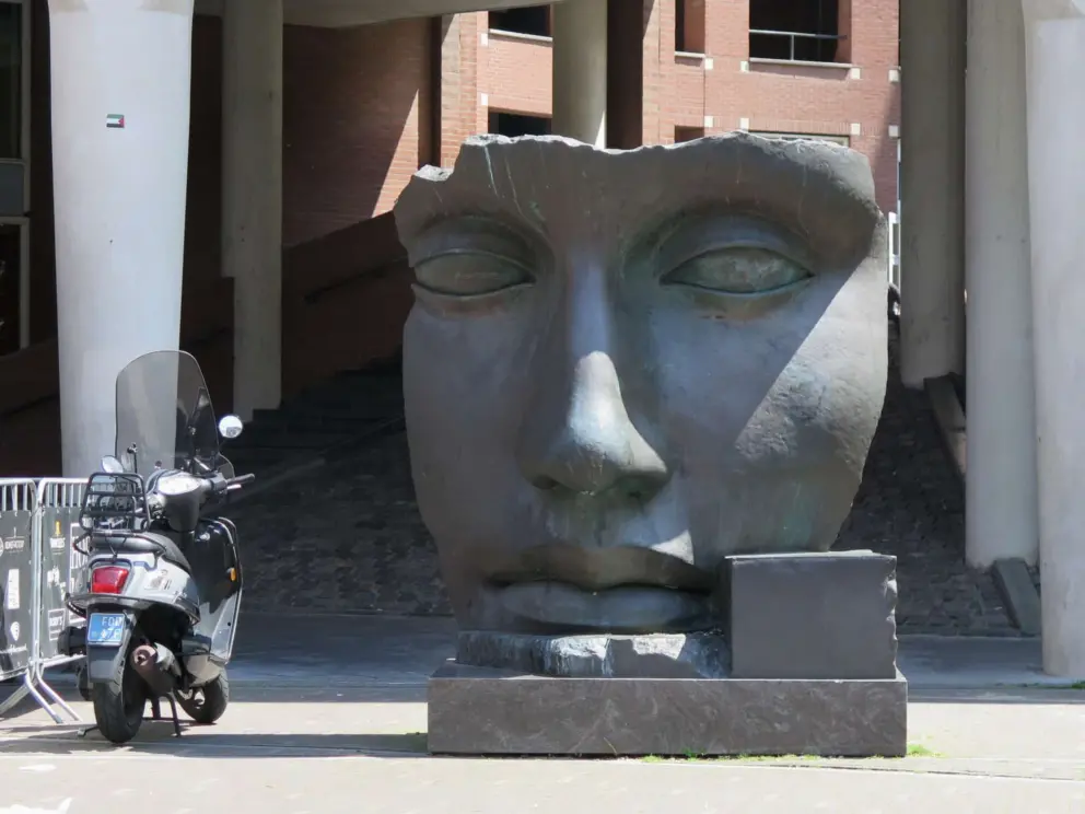 Face sculpture in Muzenplein. 