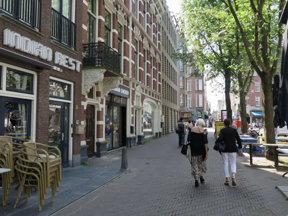 Walking along Herengracht. 