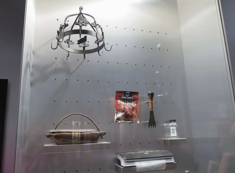 Crown-shaped rack from Switzerland, ice chisel, etc. 