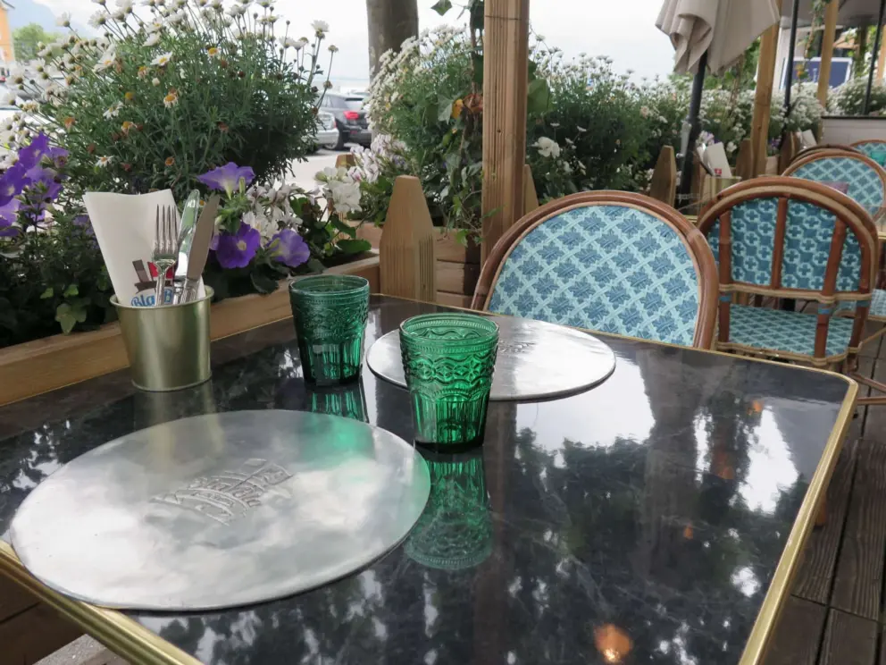 I like these glasses and chairs at Bla Bla Vevey Cafe. 